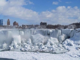 【青雉】ナイアガラの滝が凍っている衝撃写真…アメリカ大寒波が凄いこと（画像あり） 