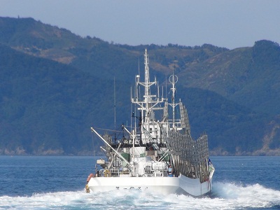 女川港に向かう秋刀魚漁船