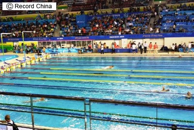 レコードチャイナ　競泳　日本選手　カメラ盗難