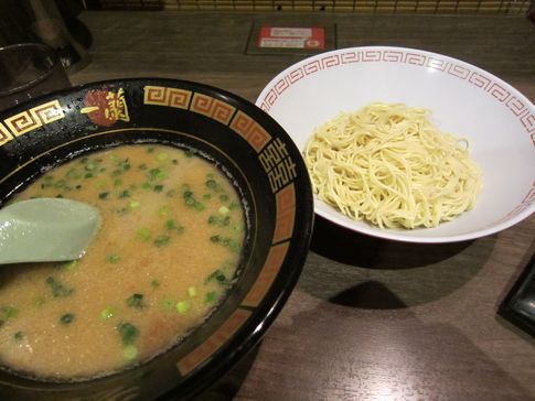 超絶バランスのウマー麺『一蘭』の天然とんこつラーメン in 九州福岡北九州小倉4