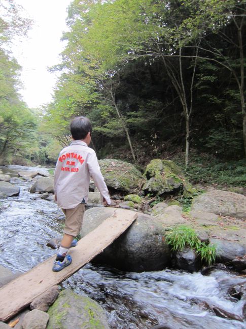 スノピ ランドロックで秋の『遊水狭』キャンプ　カッパ滝目指して散策 in 九州熊本阿蘇郡小国町13