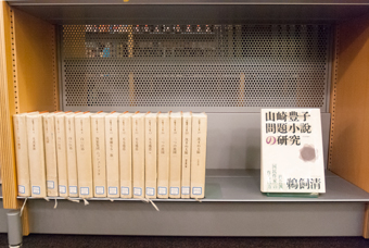 図書展示「追悼 山崎豊子 氏 逝く」、展示様子