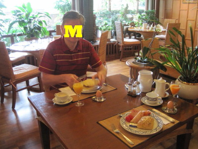 翌日の朝ゴハンもこのレストランで食べました
