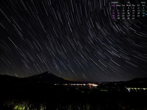 2013年10月　無料カレンダー壁紙　　星降る富士山