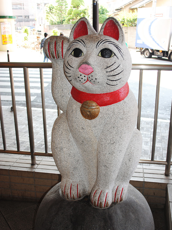 小田急線豪徳寺駅の招き猫