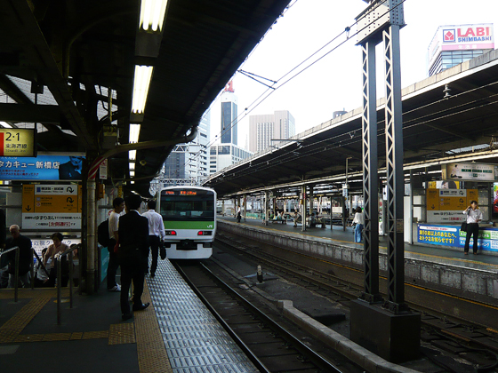 新橋駅ホーム（山手線、京浜東北線）