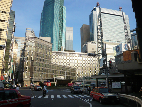 新橋駅東口（銀座口）から東を眺める