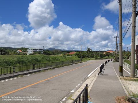 石垣島のランチの店の前の道