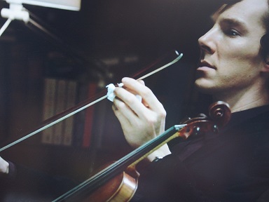 ベネヴァイオリンを弾くの図